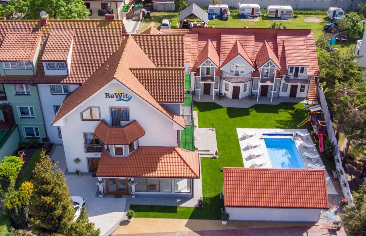 Rewit Dom Goscinny Z Podgrzewanym Basenem Rewal Dış mekan fotoğraf